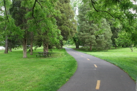 GW Parkway Area Alexandria - Bike & Jogging Path